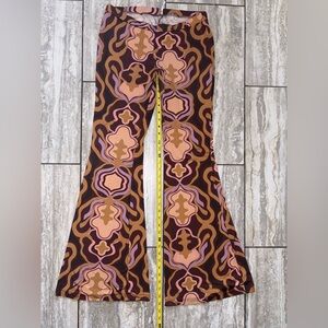 Like new Free People MEDIUM women’s Patterned Flare Stretch Bell Pants Bottoms